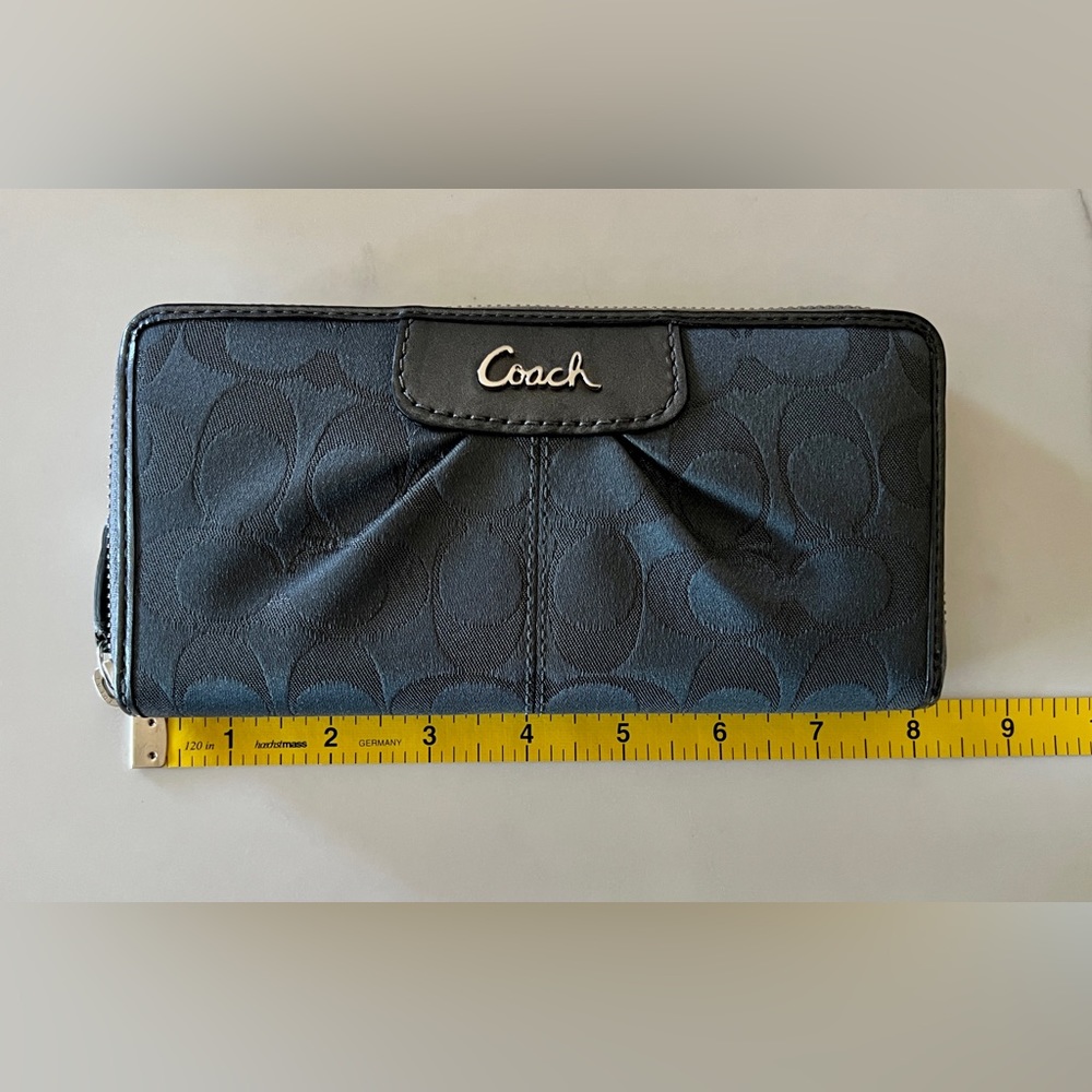 Coach Wallet - Picture 3 of 8